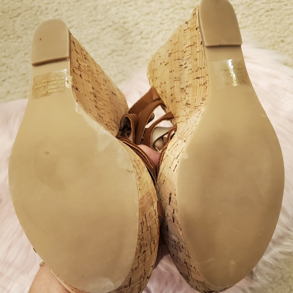 Sexy stylish comfy Steve Madden Cork Wedge Sandals Cognac Brown and Gold Straps - Picture 5 of 6